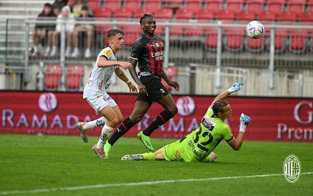  国际米兰防线失误不敌弱旅  